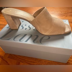 Selling these Essex Lane comfy slip on heels!